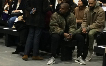 Kanye West亲穿曝光全新adidas Yeezy鞋款亮相伦敦时装周