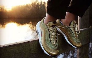 金光闪闪，C 罗上脚 Nike Air Max 97 “Gold” 