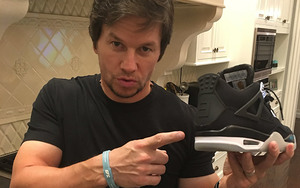 一起来看看无Jordan鞋不欢的变形金刚男主Mark Wahlberg