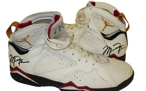 Air Jordan 7 Cardinals亲签落场球鞋拍卖中