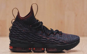 媒体日上脚款，Nike LeBron 15 “New Heights”发售日期确定