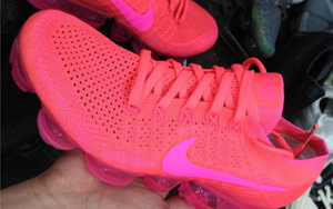 骚粉色Nike Vapormax实物亮相！