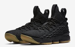 应景登场？黑生胶LeBron 15官图释出