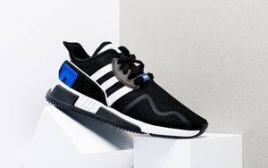 皇家蓝点缀，EQT Cushion ADV 全新配色设计