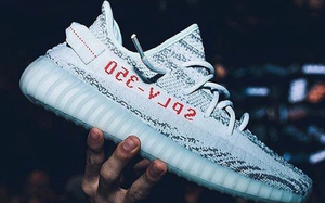 狂徒持枪抢Yeezy，难道他不知道今晚Yeezy补货？