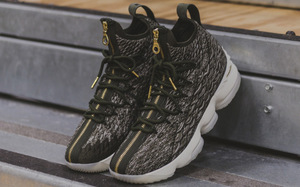 疯狂曝光就是不发！KITH x Nike LeBron 15再爆两双！