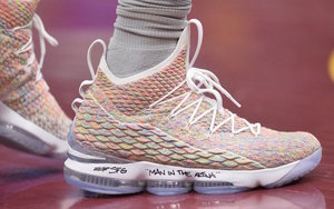 炫彩水果麦片！LeBron 15 “Fruity Pebbles” 本月发售！