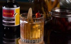 The Keefer Bar 调酒师 Louis Tan 推出川贝枇杷膏味儿的鸡尾酒