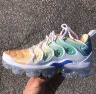 有点梦幻！Nike VaporMax Plus 渐变配色实物曝光