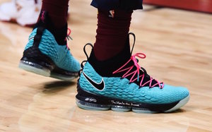 南海岸再现！詹皇上脚 LeBron 15 “South Beach” 配色！