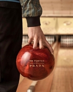 Prada 和 MR PORTER 出了个联名保龄球