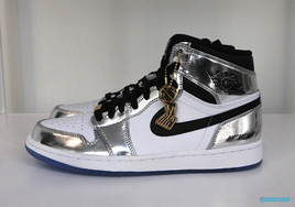 实物首次释出！这款 Blingbling 的 Air Jordan 1 本月底发售！