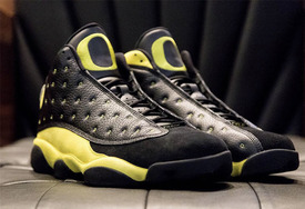 除了专属 AJ13 PE，俄勒冈鸭队还打造了专属王座！