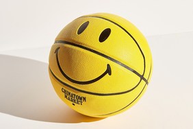Chinatown Market 推出玩味 Smiley Face 篮球