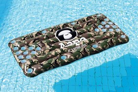 AAPE BY A BATHING APE 推出夏日水上活动装备