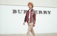 clothsurgeon 将 Burberry 复古格纹围巾改造成拼接夹克