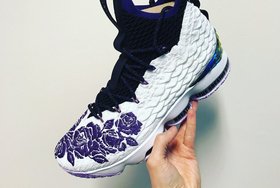 心有猛虎，细嗅蔷薇！近赏 Nike LeBron 15 “Purple Rain”！