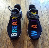 多彩设计！初代菲董联名 adidas NMD Hu 实物曝光