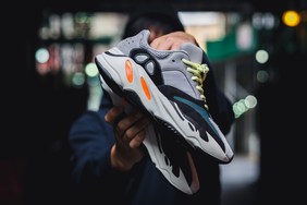 YEEZY BOOST 700 Wave Runner 推迟全球上架日期