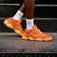 橘色Yeezy你喜欢吗？YEEZY 500 “Apricot Orange”客制版本