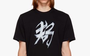 Vetements 推出十二生肖汉字 T-Shirt 系列