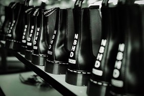 Dr. Martens x NEIGHBORHOOD 联名鞋款即将上架