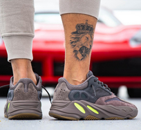 上脚近赏！Yeezy 700 “Mauve” 将于月底发售