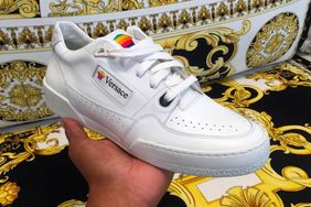 Versace “致敬”Apple 激罕 Computer Sneaker