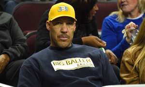 “球爹” LaVar Ball 又打嘴炮，称自己 “闭着眼都可以指导湖人队”