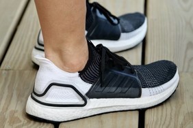 抢先预览 adidas 2019 新一代 UltraBOOST 黑白配色