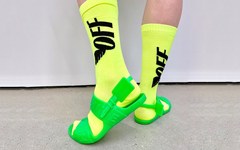 Off-White™ 释出售价 €169 欧元的「果冻凉鞋」