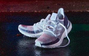 点亮城市夜晚！全新 adidas UltraBOOST 19 “Refract” 即将登场