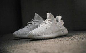 还有谁没有买到 YEEZY？纯白 YEEZY BOOST 350 V2 即将再次补货！