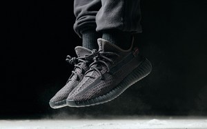 YEEZY BOOST 350 V2 黑天使上脚也太帅了！这谁顶得住啊！