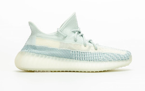 堪称神仙配色！ Yeezy Boost 350 V2“Cloud White” 实物图曝光