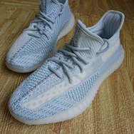 还要等到 9 月！Yeezy 350 V2“Cloud White” 你喜欢吗？