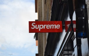 Supreme 被盗招牌被拍卖了？这种挑衅行为你怎么看