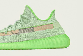 年度最“高配” Yeezy？这款 350 V2 不仅是满天星还是夜光大底