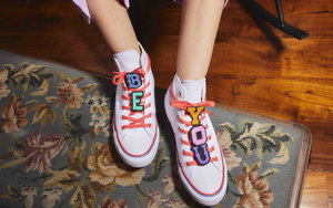 满载少女心！Mille Bobby Brown x CONVERSE 联名系列发布