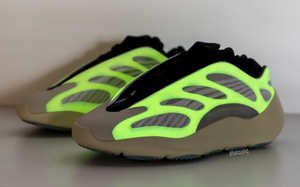 会是今年最受欢迎 Yeezy ？ 700 V3 “Azael” 最新实物美照释出