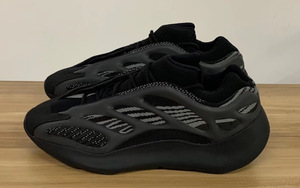 最新实物照释出！Yeezy 700 V3 “Black” 加持夜光骨架