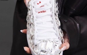 鞋面布满 Swarovski 水晶！032c x adidas Originals Campus 80s 你敢驾驭吗？