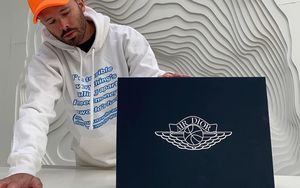 现代艺术家 Daniel Arsham 晒出 Dior x Air Jordan 1 开箱视频！