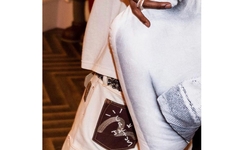 联名 logo 加持！Travis Scott x EVISU “神秘合作企划”首度曝光！