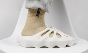 又一双爆款拖鞋？Yeezy 450 Slide 发售日期曝光！