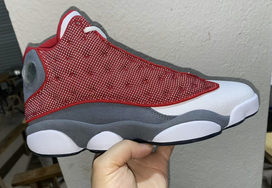 全新“海军红”配色？Air Jordan 13 “Red Flint”实物亮相