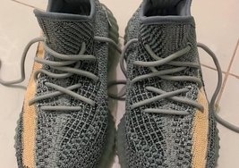 酷似 8 月份的灰蓝配色！全新 Yeezy 350 V2 “Ash Blue” 明年 2 月登场！