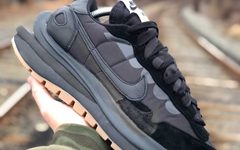 Sacai x Nike VaporWaffle 全新纯黑配色首度曝光！今年春季登场！