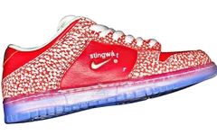 白色圆点+联名 logo ！Stingwater x Nike SB Dunk Low 首次曝光！