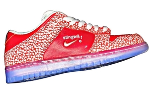 白色圆点+联名 logo ！Stingwater x Nike SB Dunk Low 首次曝光！